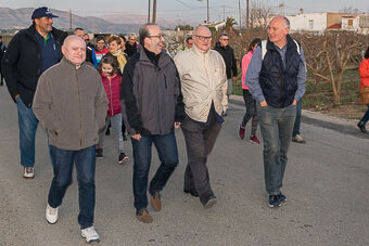 Autoridades civiles haciendo la ruta bernardina