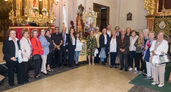 Cofrades en la iglesia de la Asunción