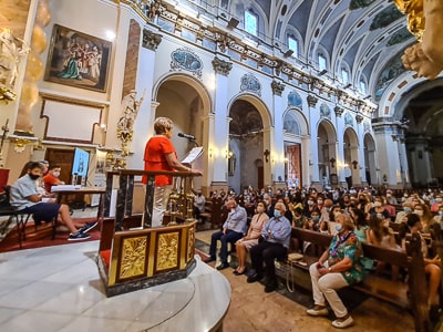 Mª Amparo Olivares durant la presentació del llibre