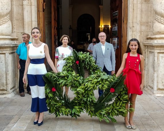 Acto de colocación de las coronas de laurel en los casalicios